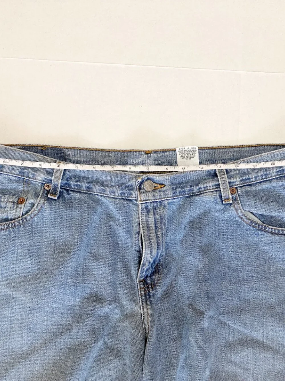 Levi's 550 Relaxed Fit Denim Y2K Mom Shorts - Medium Wash Blue - Size 16